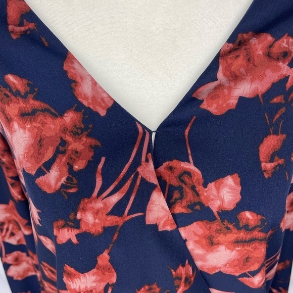 Vince Camuto Navy blue Floral faux wrap V-neck blouse women’s size M - Picture 6 of 13